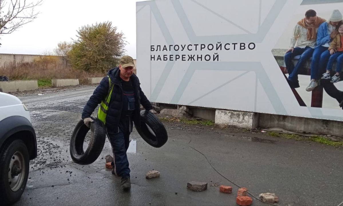 Сегодня во Владивостоке: чистка ливневых лотков, ремонт дорожных знаков и леерных ограждений, а также санитарная уборка по всем районам города Сегодня во Владивостоке: чистка ливневых лотков, ремонт дорожных знаков и леерных ограждений, а также санитарная уборка по всем районам города
