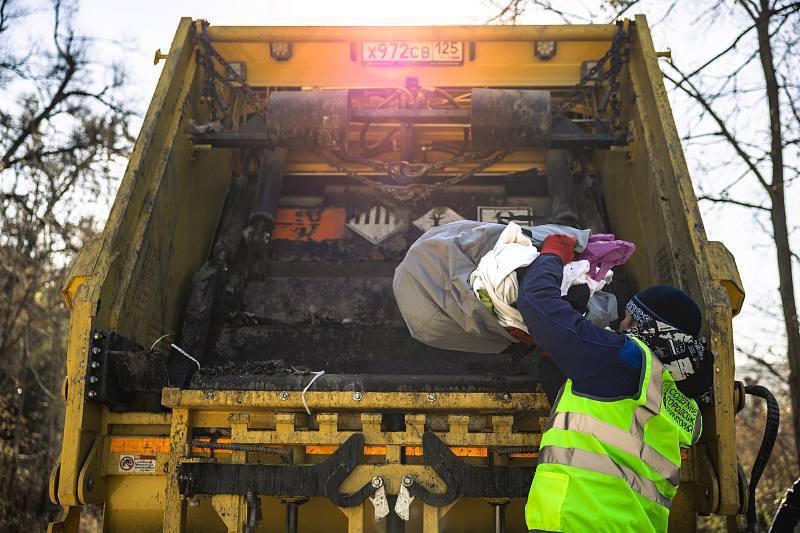 Почти 400 тонн мусора вывезли с начала октября в Советском районе Владивостока