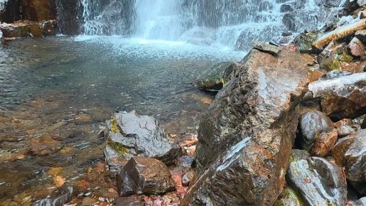 Беневские водопады осенью — золото листвы, шум воды и дыхание тайги