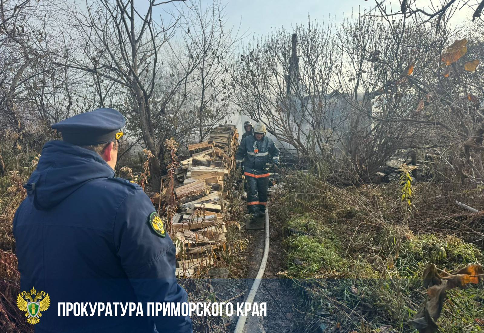 Прокуратура взяла на контроль установление причин пожара в Чугуевском округе, в котором погибли два человека