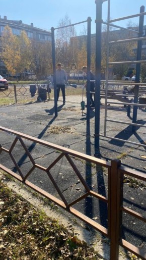 Юные спортсмены округа навели порядок на площадке в Новоникольске