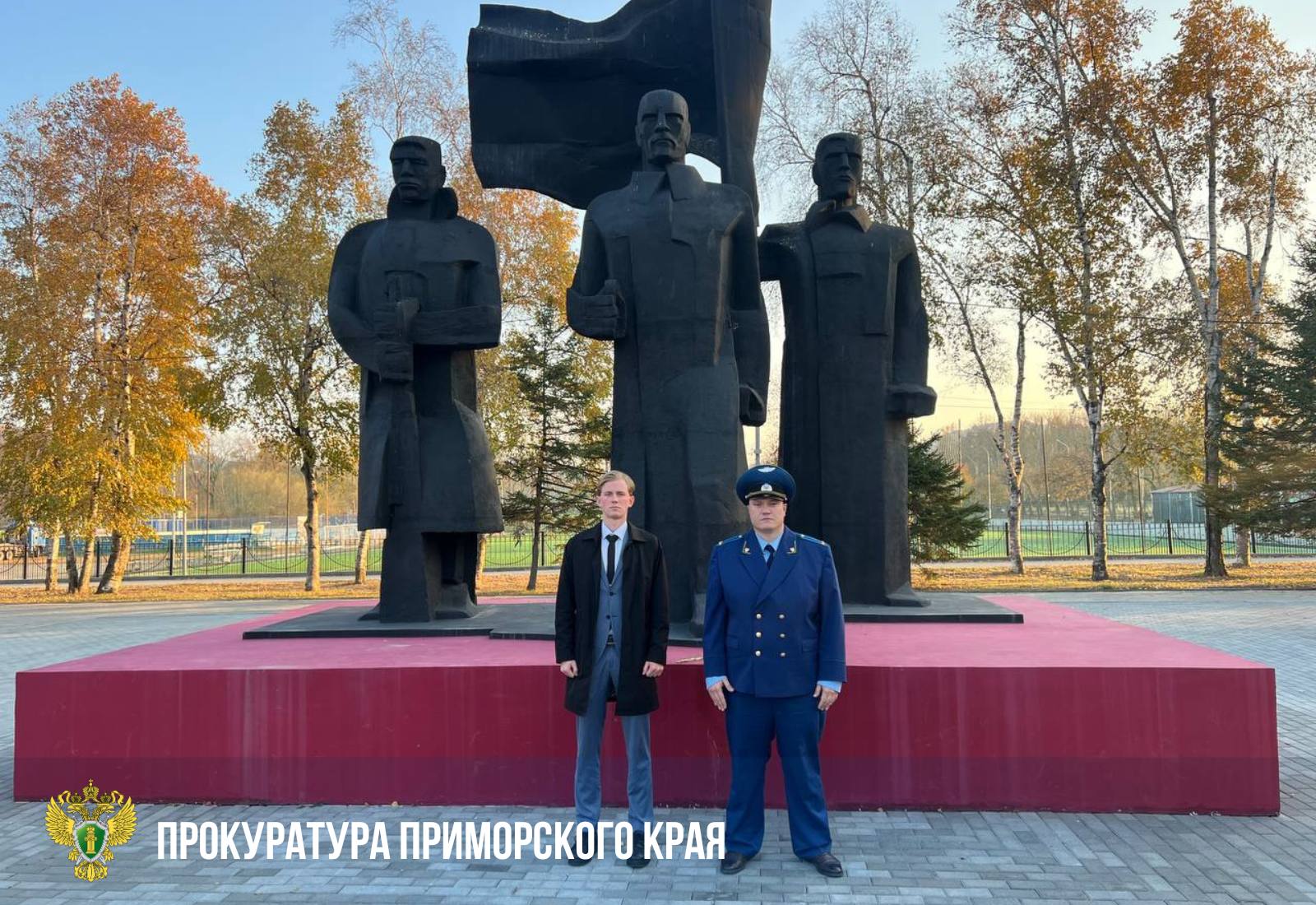 Десять молодых прокуроров Приморья приняли присягу на верность Закону Десять молодых прокуроров Приморья приняли присягу на верность Закону