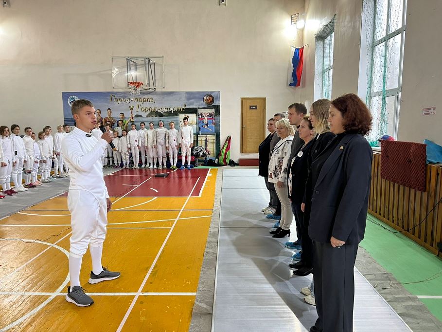 Более 80 фехтовальщиков Приморья сразились на турнире в Находке Более 80 фехтовальщиков Приморья сразились на турнире в Находке
