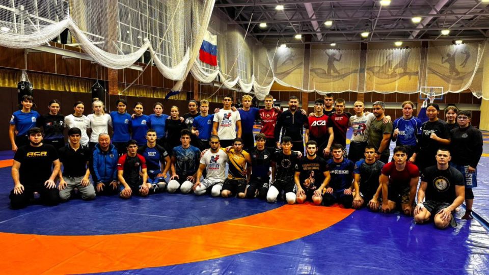 Приморские бойцы сборной России по панкратиону проходят подготовку к Первенству мира