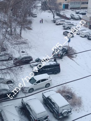 Сегодня в Кавалерово снежная сказка, но, к сожалению, для автомобилистов она не добрая