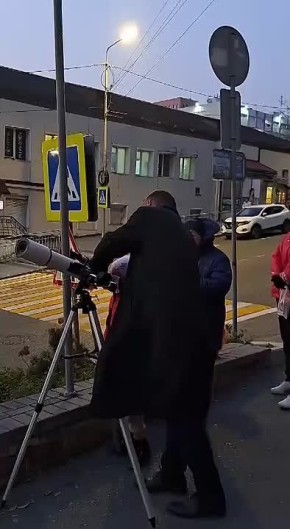 Астрономы -любители сегодня призывают всех взглянуть на небо