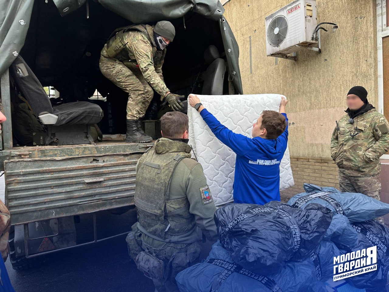 Приморские волонтёры «Молодой Гвардии» передали гуманитарный груз для саперной роты в Северодонецк Приморские волонтёры «Молодой Гвардии» передали гуманитарный груз для саперной роты в Северодонецк