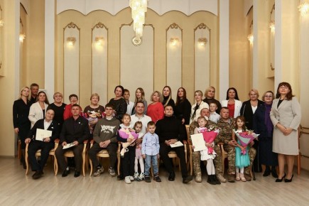 «Папа – опора семьи»: в Находкинском управлении ЗАГС чествовали отцов