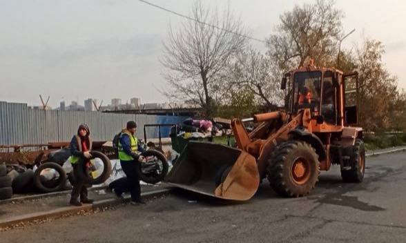 Сегодня во Владивостоке: устройство дорожного основания, восстановление ливневой канализации, установка дорожных знаков, демонтаж и санитарная уборка города Сегодня во Владивостоке: устройство дорожного основания, восстановление ливневой канализации, установка дорожных знаков, демонтаж и санитарная уборка города