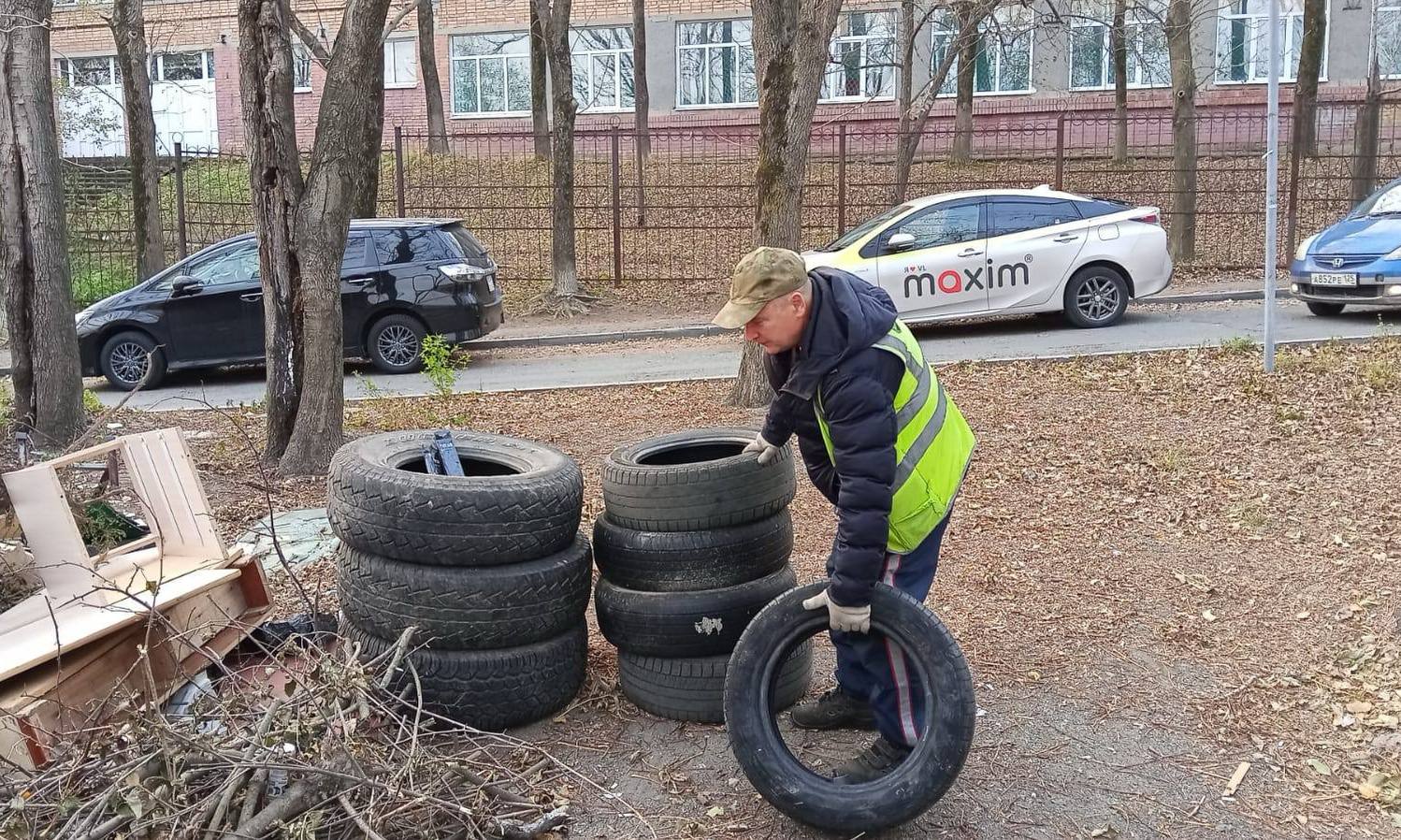 Сегодня во Владивостоке: устройство дорожного основания, восстановление ливневой канализации, установка дорожных знаков, демонтаж и санитарная уборка города Сегодня во Владивостоке: устройство дорожного основания, восстановление ливневой канализации, установка дорожных знаков, демонтаж и санитарная уборка города