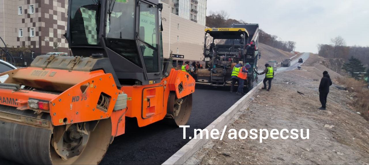 К асфальтированию новой дороги в районе Зелёного Угла дорожники приступили на несколько дней раньше К асфальтированию новой дороги в районе Зелёного Угла дорожники приступили на несколько дней раньше