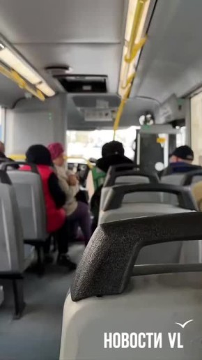 Наши читатели сегодня заметили в автобусе детей, которые поздравляли пожилых людей с Днём дедушек и бабушек