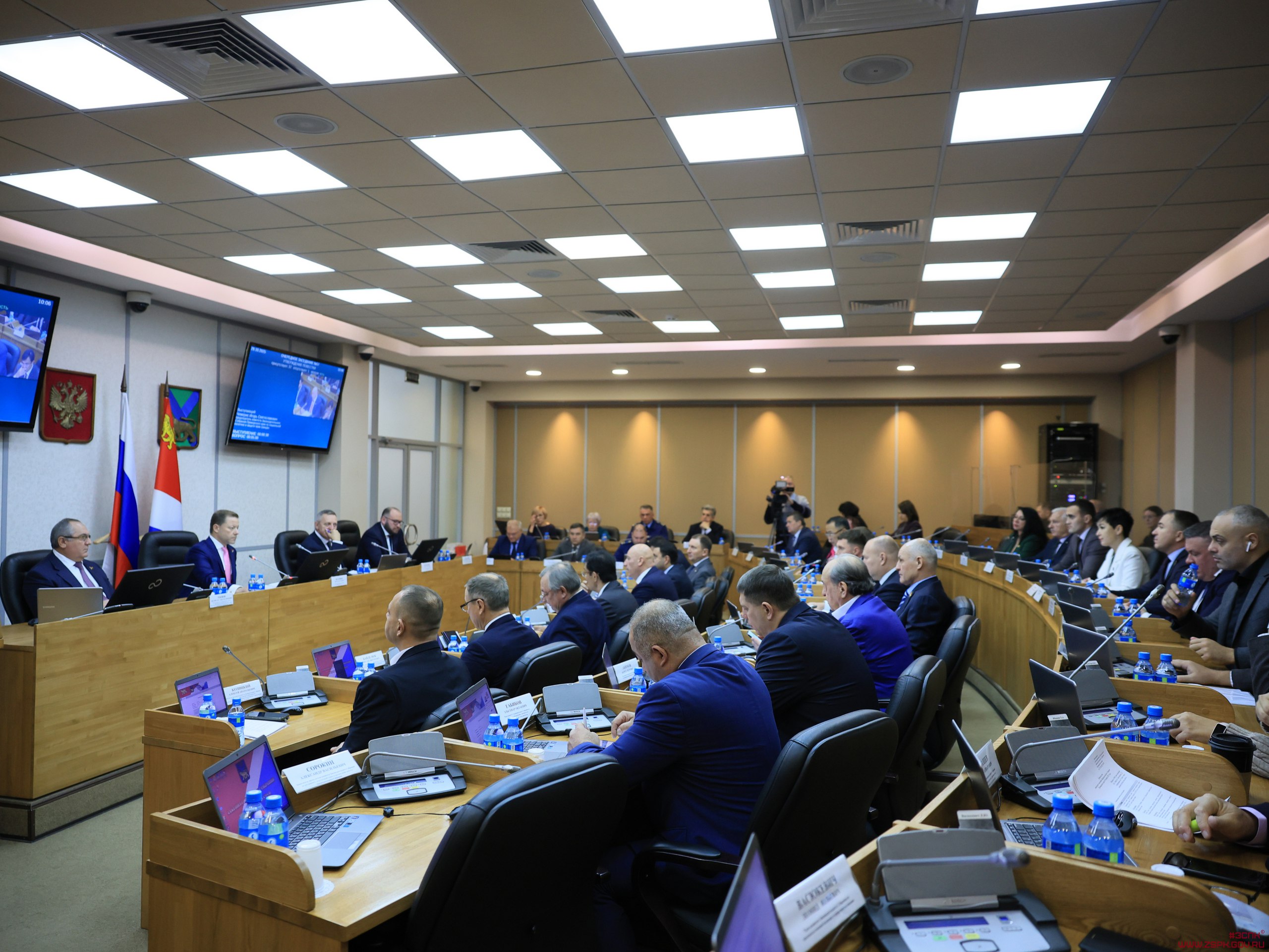 Депутаты утвердили перераспределение расходов краевого бюджета на текущий год