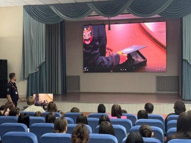 Владивостокские транспортные полицейские провели профориентационную беседу для студентов