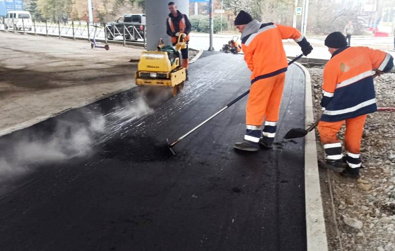 Муниципальная дорожная служба ведёт работы на перекрёстке Русской и проспекта 100-летия Владивостока Муниципальная дорожная служба ведёт работы на перекрёстке Русской и проспекта 100-летия Владивостока