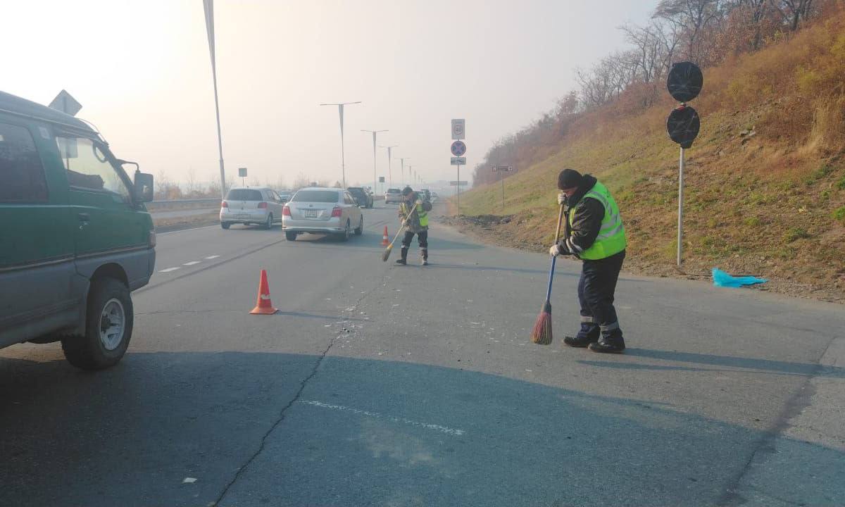 Сегодня во Владивостоке: дорожные работы, промывка ливнёвок, установка дорожных знаков, ремонт лееров, демонтаж объектов и санитарная уборка во всех районах города Сегодня во Владивостоке: дорожные работы, промывка ливнёвок, установка дорожных знаков, ремонт лееров, демонтаж объектов и санитарная уборка во всех районах города