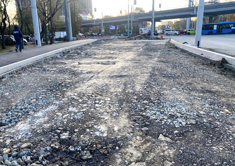 Муниципальная дорожная служба ведёт работы на перекрёстке Русской и проспекта 100-летия Владивостока Муниципальная дорожная служба ведёт работы на перекрёстке Русской и проспекта 100-летия Владивостока