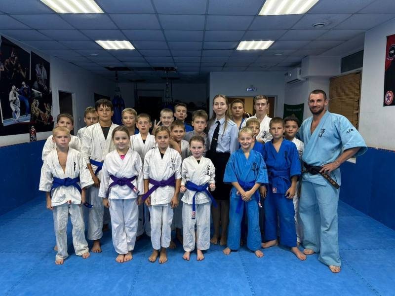 «Сообщи, где торгуют смертью!»: полиция занимается профилактикой наркомании в молодежной среде Владивостока «Сообщи, где торгуют смертью!»: полиция занимается профилактикой наркомании в молодежной среде Владивостока