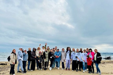 Вместе мы сила: волонтёры очистили пляж "Волна"