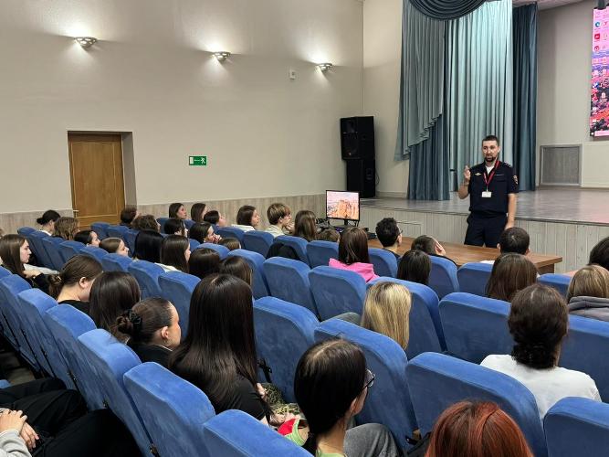 Владивостокские транспортные полицейские провели профориентационную беседу для студентов Владивостокские транспортные полицейские провели профориентационную беседу для студентов