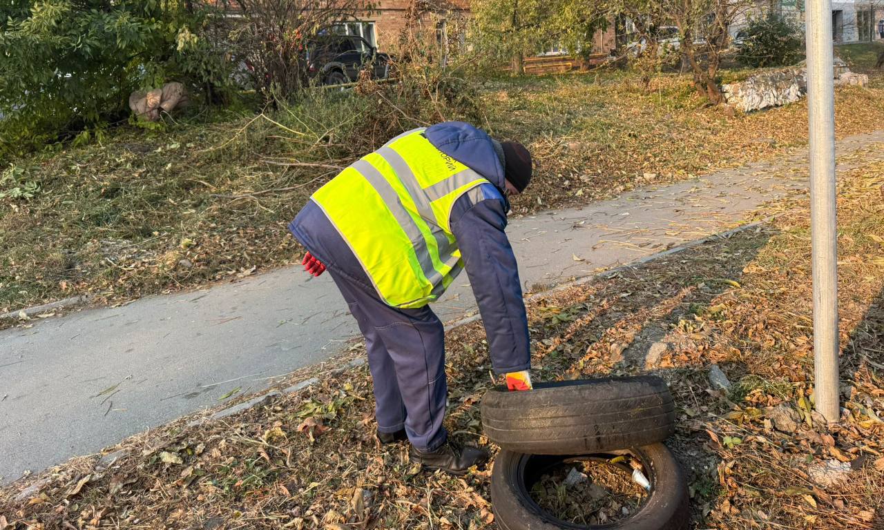 Сегодня во Владивостоке: дорожные работы, промывка ливнёвок, установка дорожных знаков, ремонт лееров, демонтаж объектов и санитарная уборка во всех районах города Сегодня во Владивостоке: дорожные работы, промывка ливнёвок, установка дорожных знаков, ремонт лееров, демонтаж объектов и санитарная уборка во всех районах города
