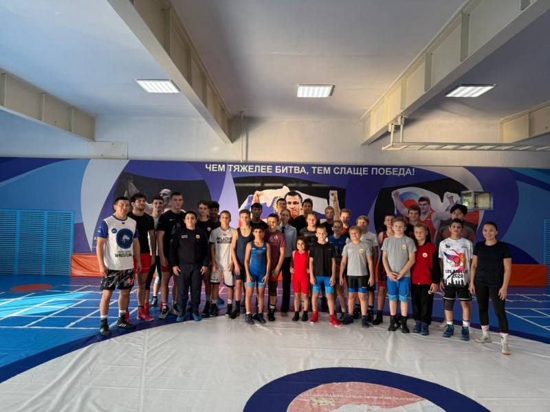 «Сообщи, где торгуют смертью!»: полиция занимается профилактикой наркомании в молодежной среде Владивостока «Сообщи, где торгуют смертью!»: полиция занимается профилактикой наркомании в молодежной среде Владивостока