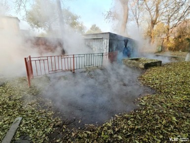 На Военном Шоссе по улице стелются клубы пара и разливаются реки кипятка, а в девятиэтажке нет отопления