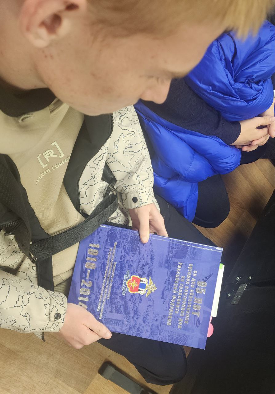 В день образования Находкинского линейного отдела МВД России на транспорте транспортные полицейские провели для студентов экскурсию В день образования Находкинского линейного отдела МВД России на транспорте транспортные полицейские провели для студентов экскурсию