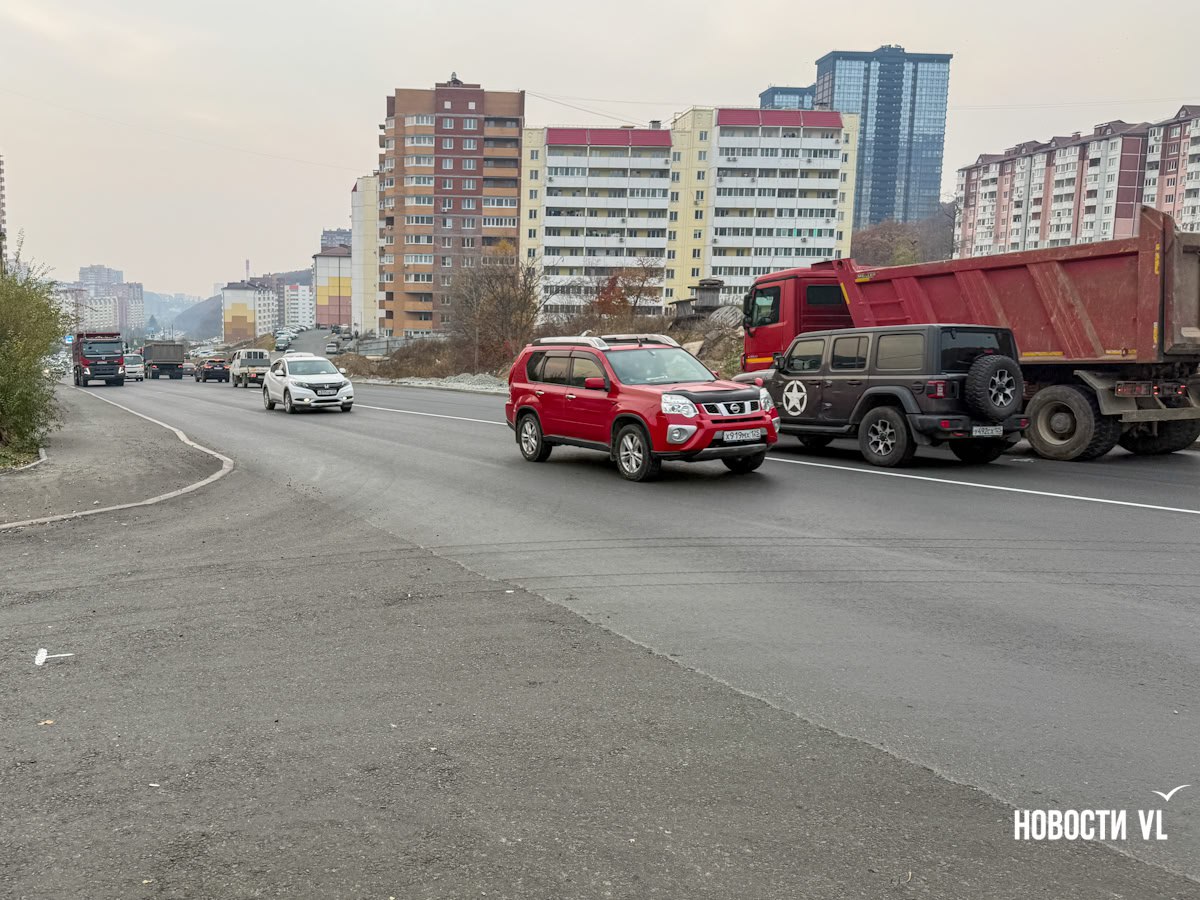 На Адмирала Горшкова чертят двойную сплошную вдоль всей главной дороги Снеговой Пади