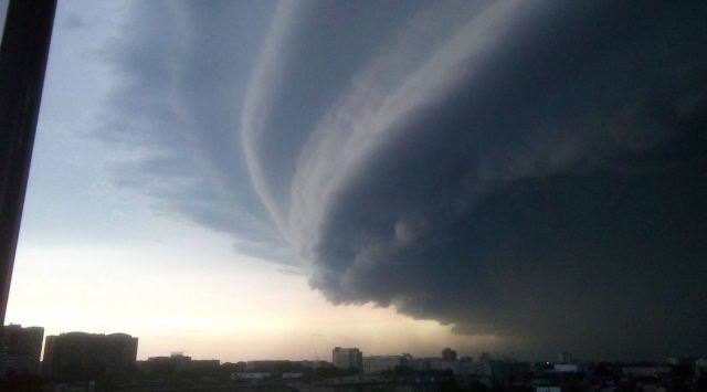 На Дальний Восток надвигаются сильные осадки и тропические ураганы Интенсивные осадки и опасный ветер 33-43 м/с, который характерен для тропического...