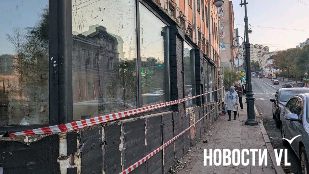 Каркас пристройки ещё стоит Каркас пристройки ещё стоит