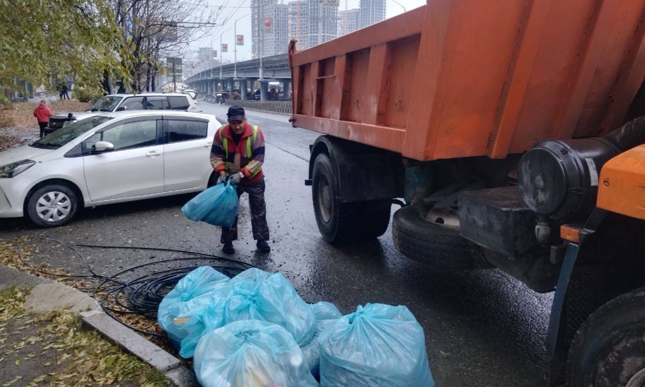 Сегодня во Владивостоке: очистка и промывка колодца, дорожные работы, установка и ремонт дорожных знаков, демонтаж объектов и санитарная уборка Сегодня во Владивостоке: очистка и промывка колодца, дорожные работы, установка и ремонт дорожных знаков, демонтаж объектов и санитарная уборка