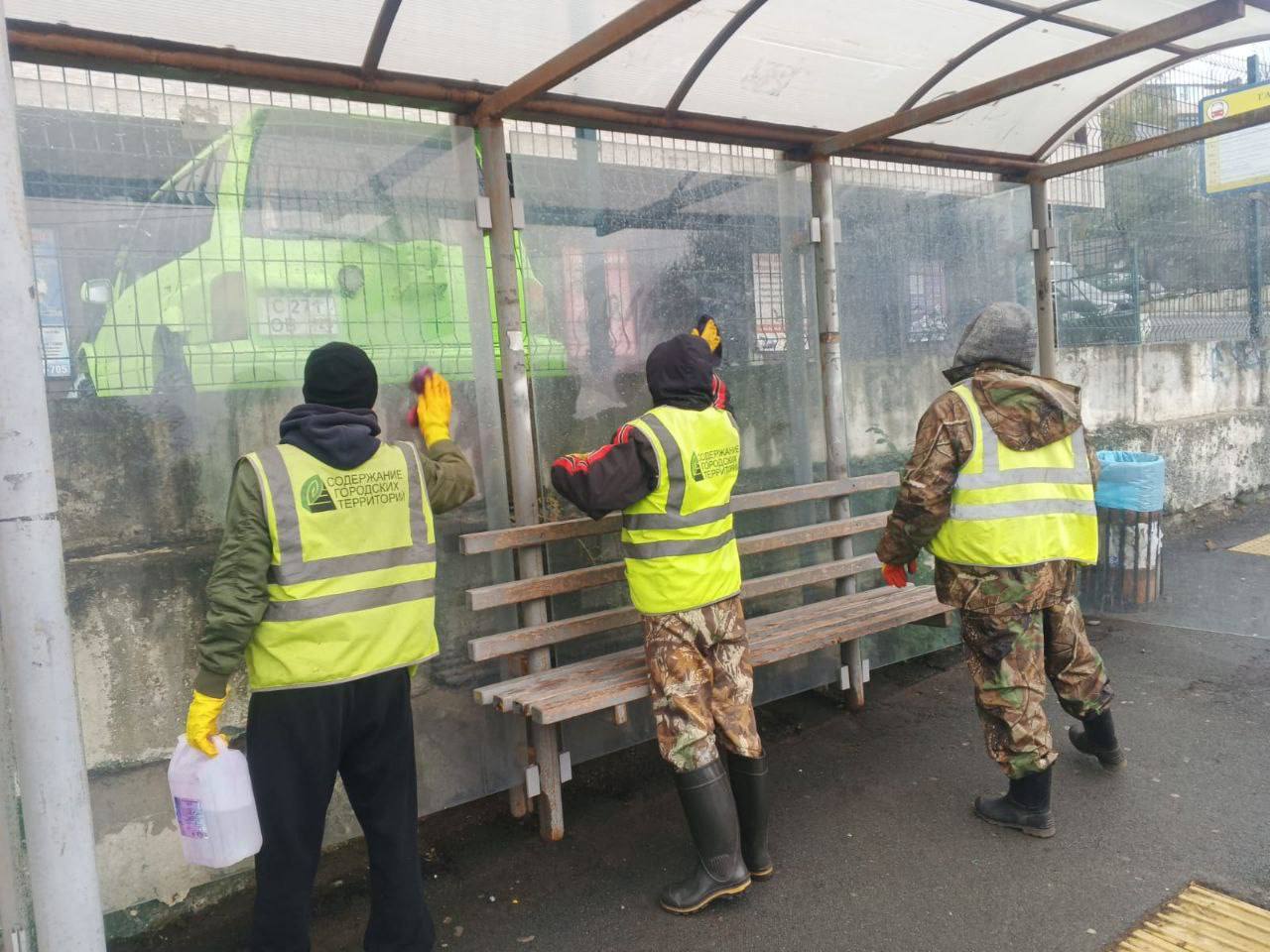 Уборка и вывоз мусора, очистка поверхностей от граффити и объявлений, содержание дорожных знаков и лееров, наведение порядка на тротуарах и дорогах – эти и многие другие работы каждый день сотрудники «СГТ» Уборка и вывоз мусора, очистка поверхностей от граффити и объявлений, содержание дорожных знаков и лееров, наведение порядка на тротуарах и дорогах – эти и многие другие работы каждый день сотрудники «СГТ»