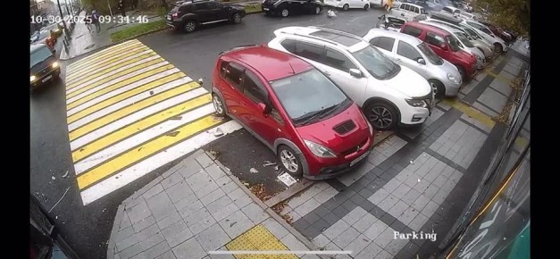 Ещё один момент ДТП на Комарова с другого ракурса