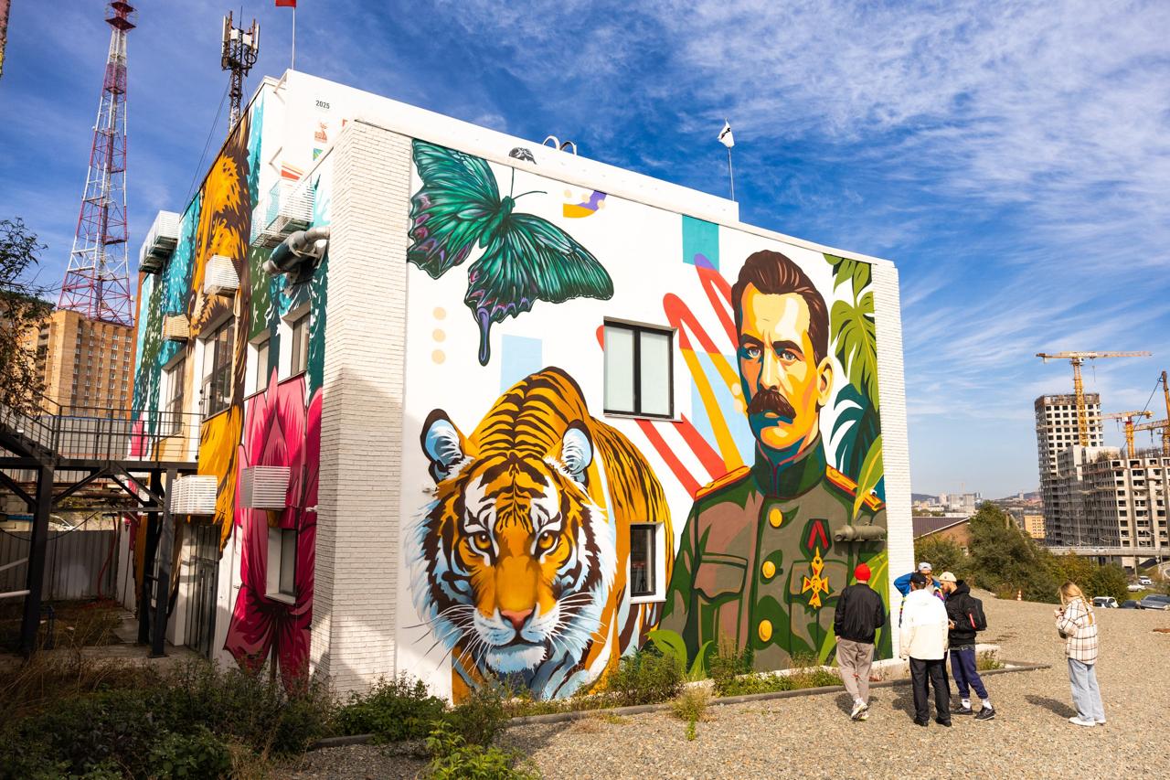 Более 10 муралов создали во Владивостоке в этом году Более 10 муралов создали во Владивостоке в этом году