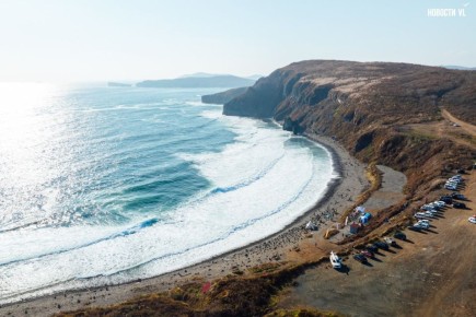 «Океанические» волны пришли во Владивосток и запустили соревнования сёрферов на коротких досках