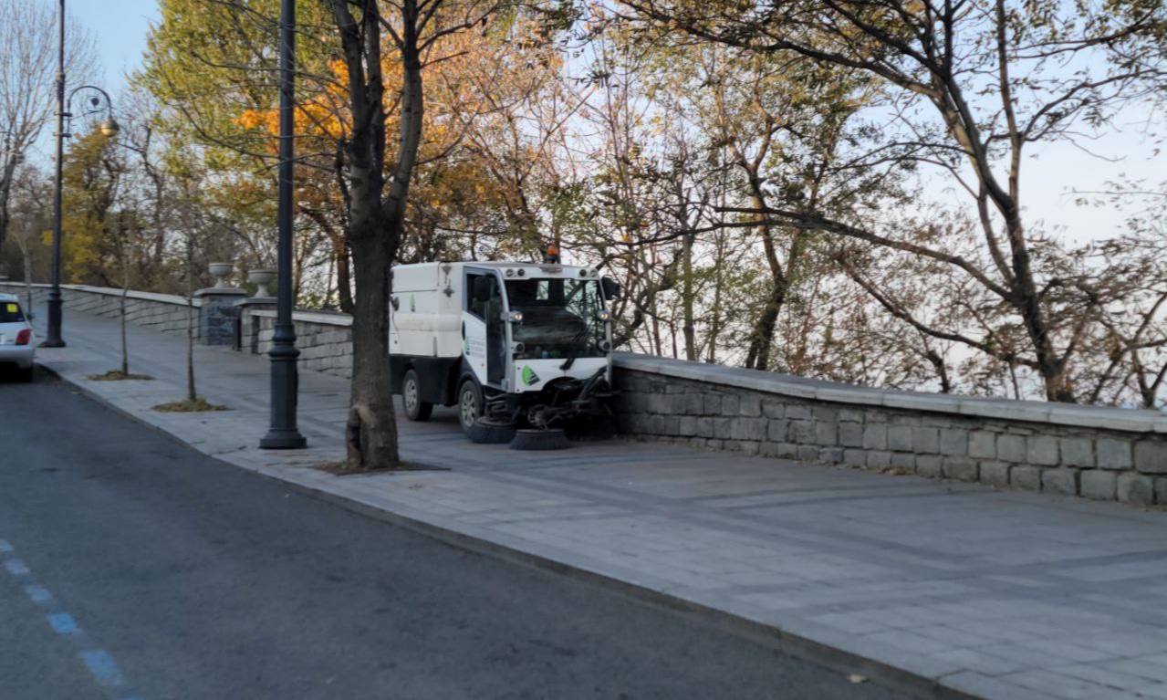 Сегодня во Владивостоке: промывка ливнёвок, дорожные работы, установка дорожных знаков, ремонт элементов ограждений, демонтаж объектов и санитарная уборка Сегодня во Владивостоке: промывка ливнёвок, дорожные работы, установка дорожных знаков, ремонт элементов ограждений, демонтаж объектов и санитарная уборка