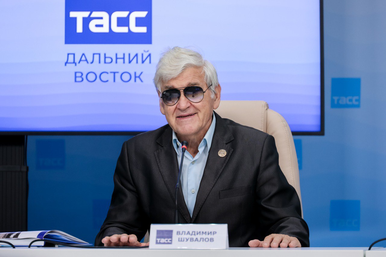 Презентацию книги «След весла» провели прославленные гребцы Приморья Презентацию книги «След весла» провели прославленные гребцы Приморья