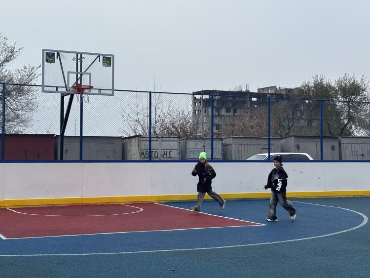 Во Владивостоке в этом году открыли восемь новых многофункциональных спортивных площадок, расположенных по адресам: Хабаровская, 7, 2-я Поселковая, 34, Суханова, 4, Сипягина, 22, Морозова, 7, Черемуховая, 22, Каштановая, 11... Во Владивостоке в этом году открыли восемь новых многофункциональных спортивных площадок, расположенных по адресам: Хабаровская, 7, 2-я Поселковая, 34, Суханова, 4, Сипягина, 22, Морозова, 7, Черемуховая, 22, Каштановая, 11...