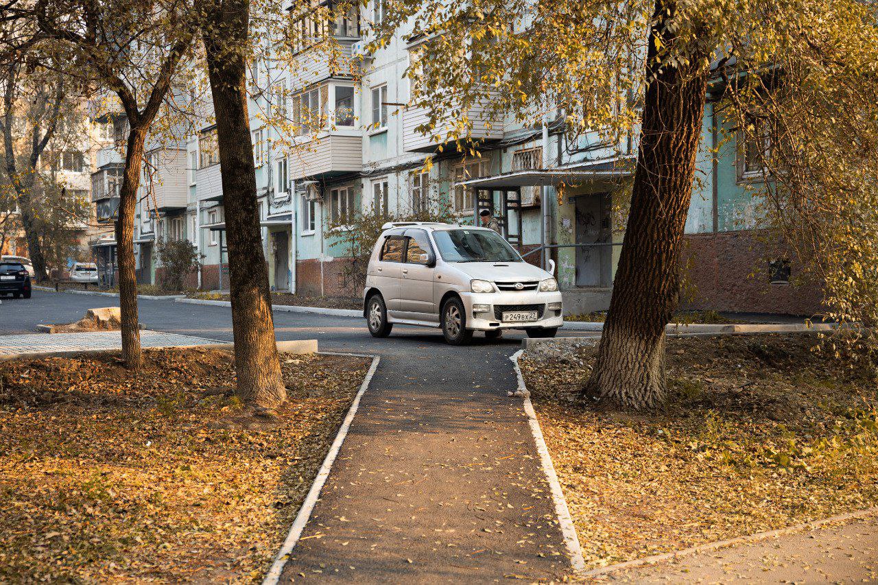 Константин Шестаков: Новый асфальт уложен во дворе на Русской, 76а Константин Шестаков: Новый асфальт уложен во дворе на Русской, 76а