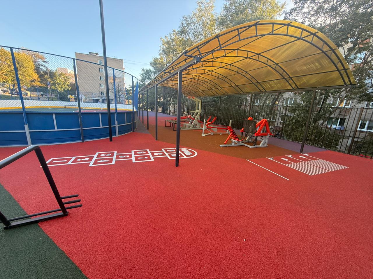 Спорт в шаговой доступности: во Владивостоке создают современные спортивные площадки Спорт в шаговой доступности: во Владивостоке создают современные спортивные площадки