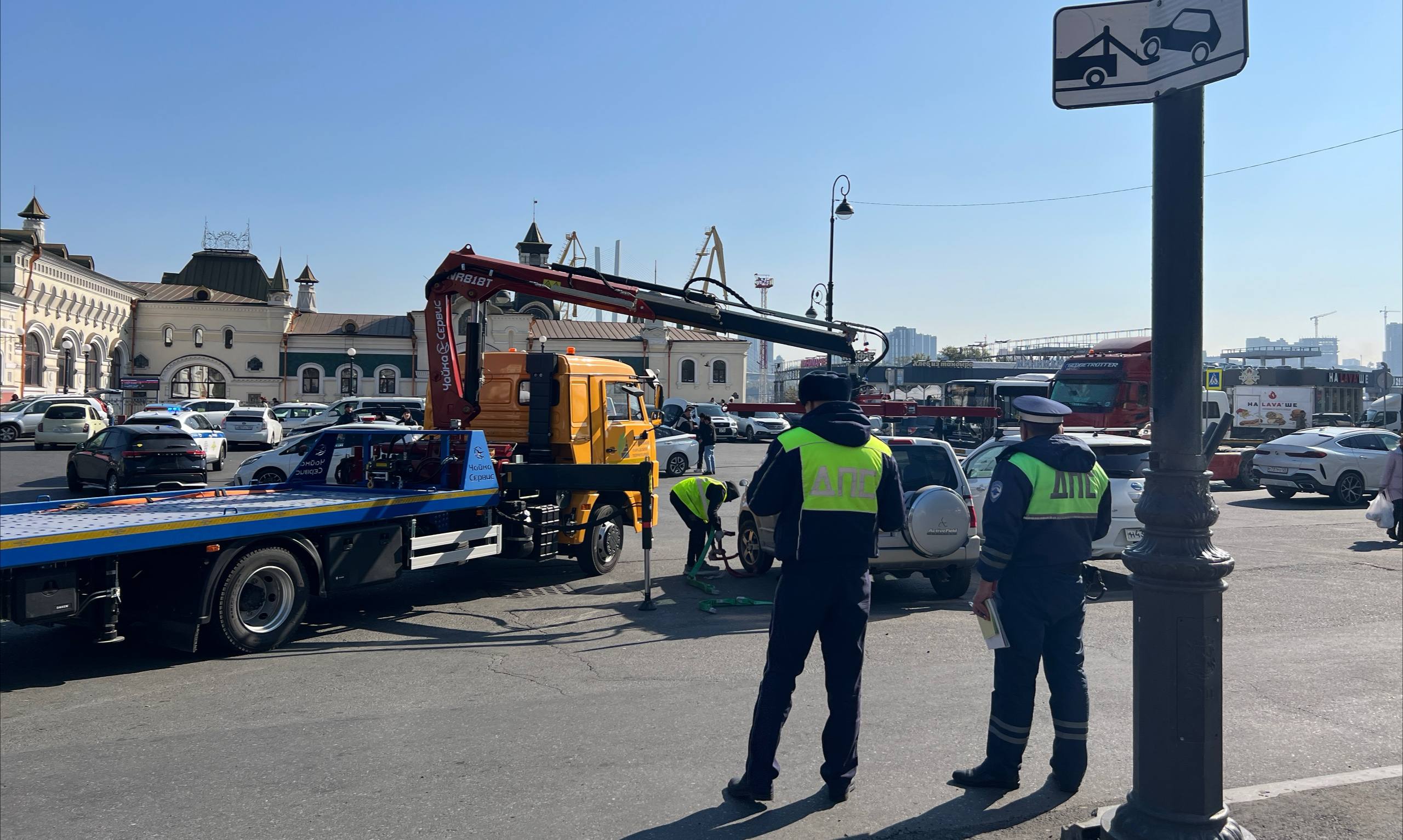 Созданная на базе предприятия «Содержание городских территорий» муниципальная служба эвакуации продолжает работу по наведению порядка на улицах города Созданная на базе предприятия «Содержание городских территорий» муниципальная служба эвакуации продолжает работу по наведению порядка на улицах города