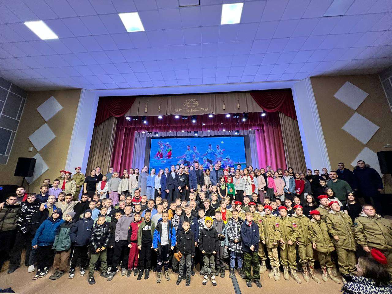 Встреча с прославленным российским спортсменом Иваном Штылем - призером Олимпийских игр, многократным чемпионом мира, заслуженным мастером спорта России по гребле состоялась в Центре народной культуры и досуга Встреча с прославленным российским спортсменом Иваном Штылем - призером Олимпийских игр, многократным чемпионом мира, заслуженным мастером спорта России по гребле состоялась в Центре народной культуры и досуга