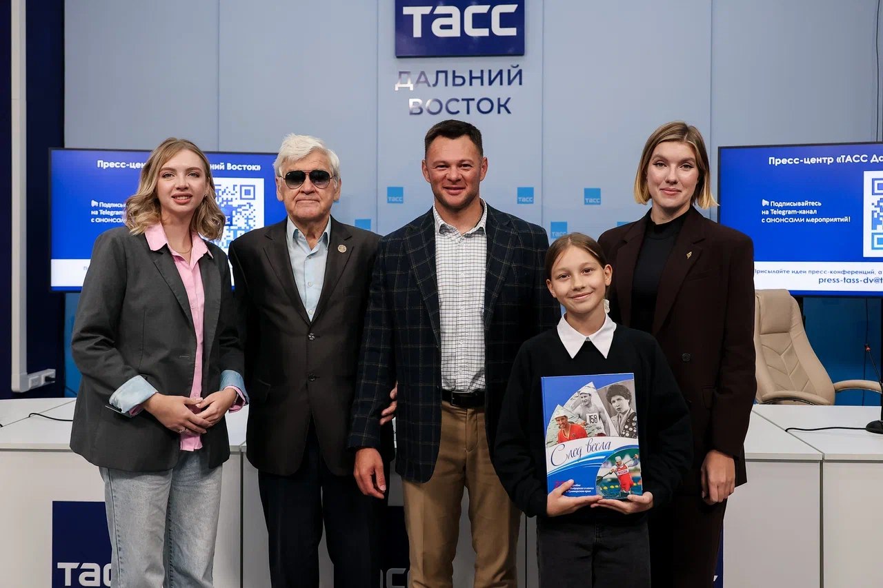 Презентацию книги «След весла» провели прославленные гребцы Приморья Презентацию книги «След весла» провели прославленные гребцы Приморья