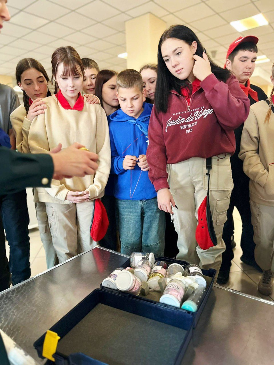 Уссурийские школьники стали гостями таможенного терминала Уссурийские школьники стали гостями таможенного терминала