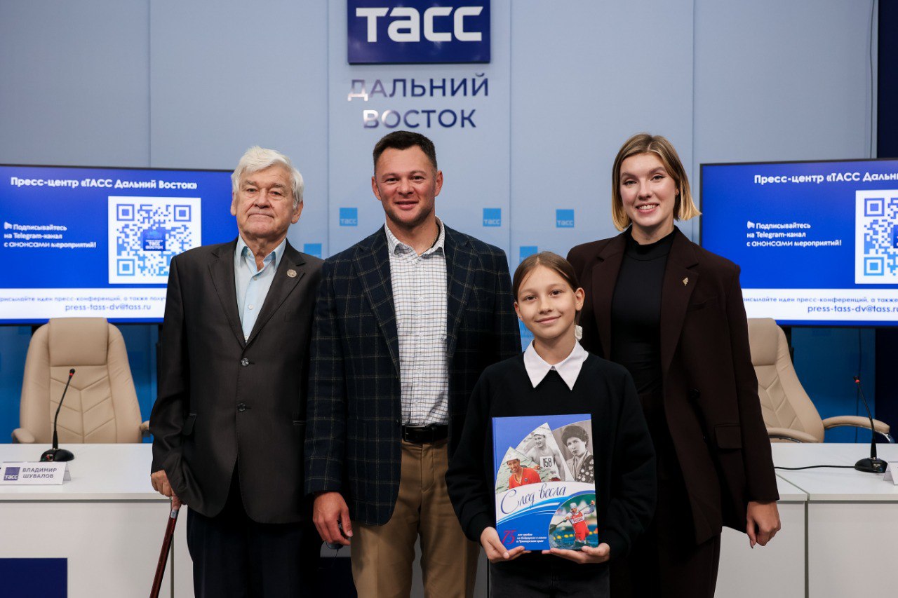 Презентацию книги «След весла» провели прославленные гребцы Приморья Презентацию книги «След весла» провели прославленные гребцы Приморья