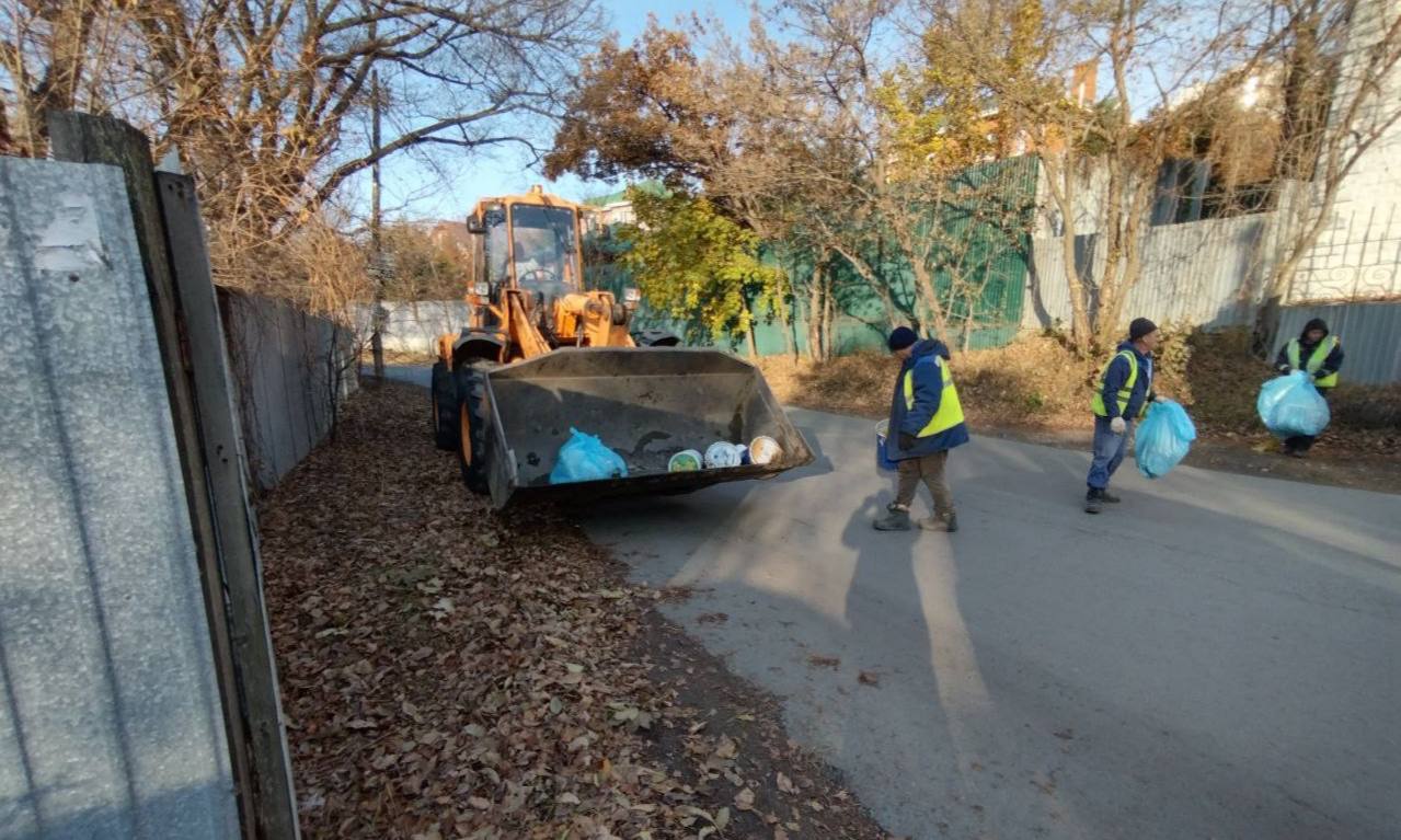 Сегодня во Владивостоке: промывка ливнёвок, дорожные работы, установка дорожных знаков, ремонт элементов ограждений, демонтаж объектов и санитарная уборка Сегодня во Владивостоке: промывка ливнёвок, дорожные работы, установка дорожных знаков, ремонт элементов ограждений, демонтаж объектов и санитарная уборка