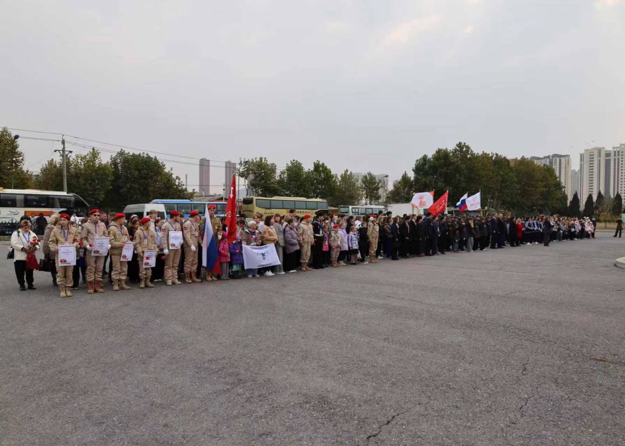 На территории советского мемориального воинского кладбища в районе Люйшунькоу (бывший Порт-Артур) г. Даляня состоялось торжественное мероприятие, приуроченное к празднованию 80-й годовщины Победы в Великой Отечественной... На территории советского мемориального воинского кладбища в районе Люйшунькоу (бывший Порт-Артур) г. Даляня состоялось торжественное мероприятие, приуроченное к празднованию 80-й годовщины Победы в Великой Отечественной...