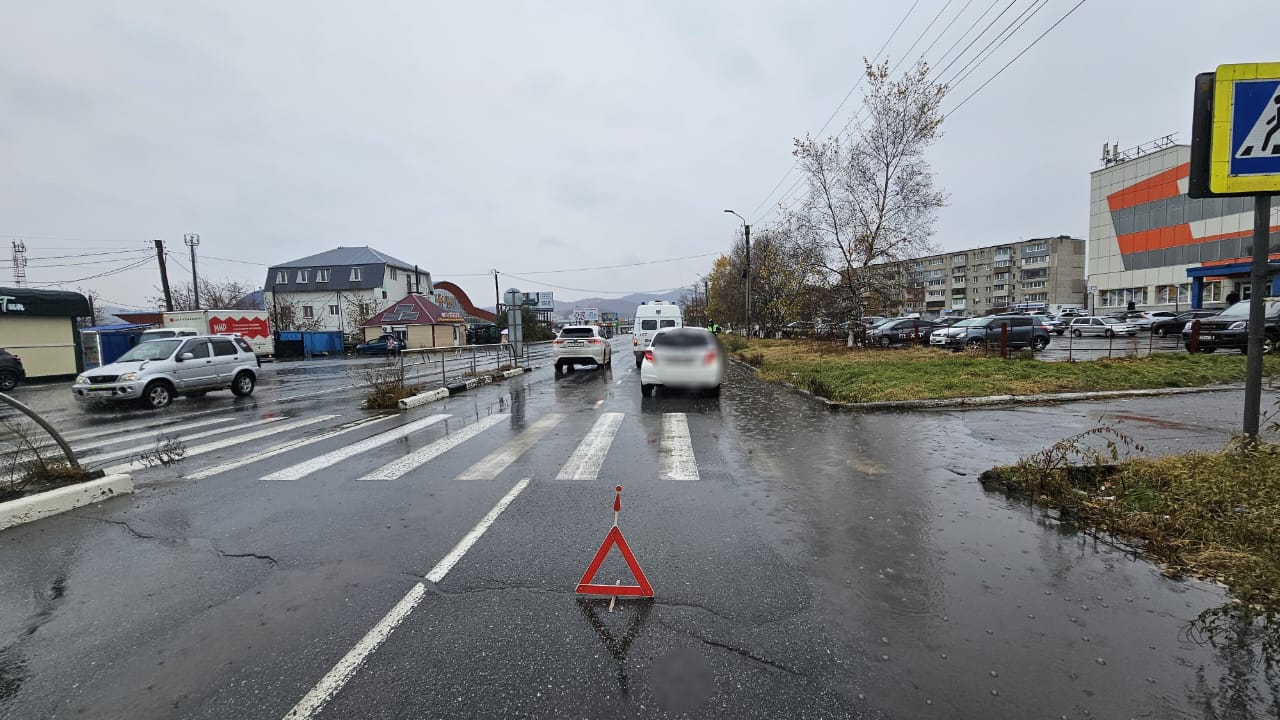 Госавтоинспекция Находки устанавливает обстоятельства наезда на пешехода