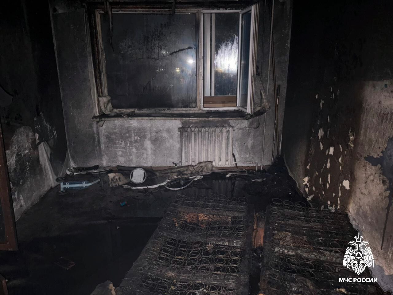 Дознаватели МЧС России устанавливают причину трагического пожара в Уссурийске